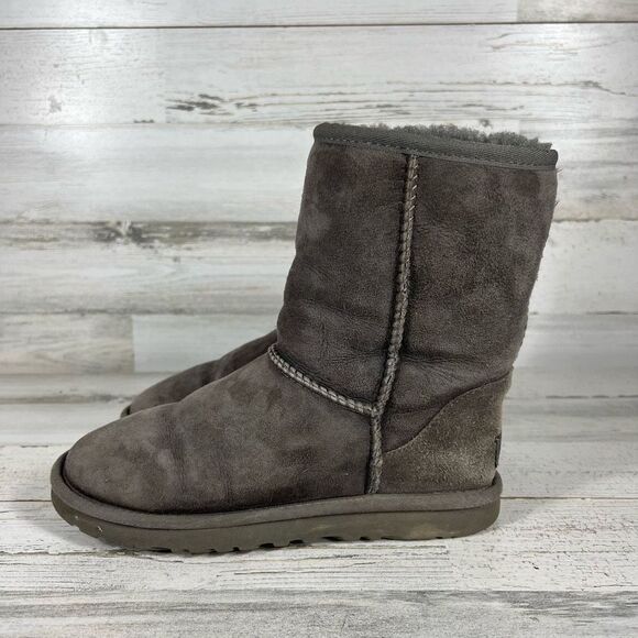 Ugg Women's Classic Suede Gray Winter Calf Boots Size 7 - Picture 2 of 8